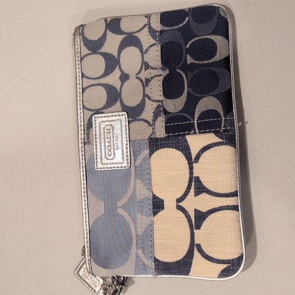 Coach wristlet F47682 mint - Picture 1 of 4